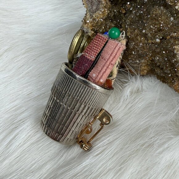 Just Jennifer Thimble Brooch Sewing Fabric Cute Seamstress Pin - Picture 2 of 3